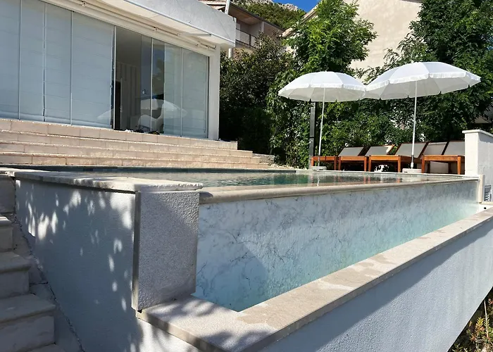 فيلة Le View بيساك